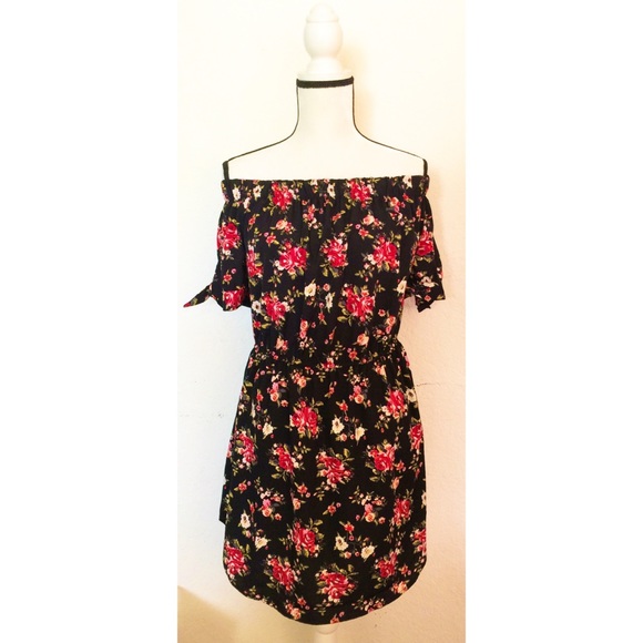 Hint of Blush Dresses & Skirts - HINT OF BLUSH floral off-the-shoulder dress